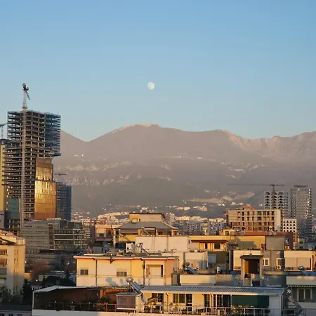 Aura * Tirana
